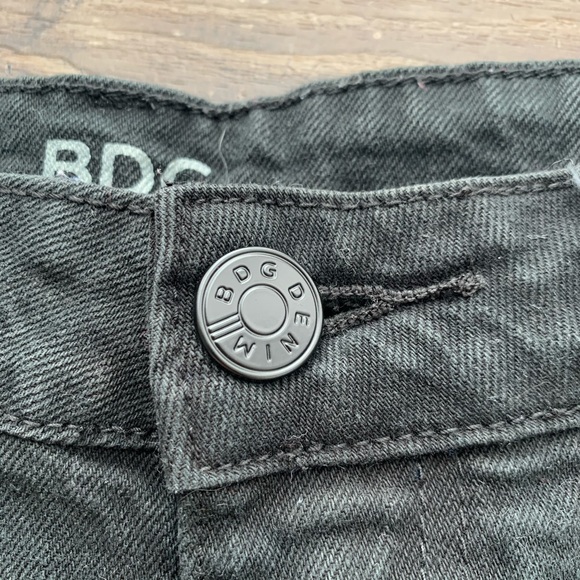 BDG Mid Rise Shortie - Picture 2 of 5